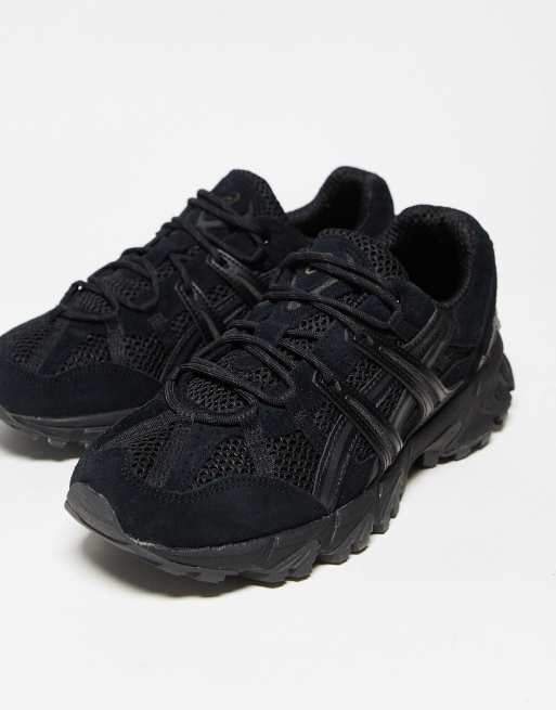 Plain on sale black asics