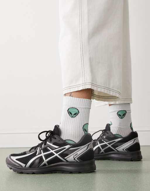 Asics Jog 100 s trainers in black and pure silver, 4 of 5