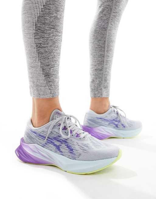 Asics – Novablast 3 – Laufschuhe in Grau und Lila