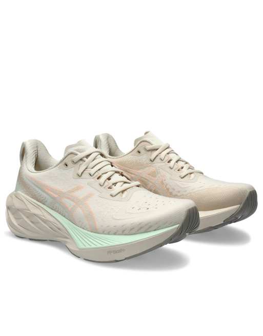 Asics – Novablast 4 – Lauf-Sneaker in Haferbeige und Moonrock, 2 von 4