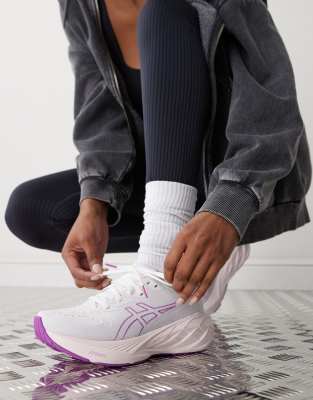 asics - novablast 4 neutral - sneakers da corsa bianche e rosa-bianco