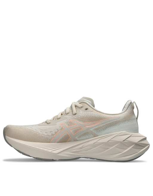Asics - Novablast 4 - Sneakers da corsa color avena e roccia lunare