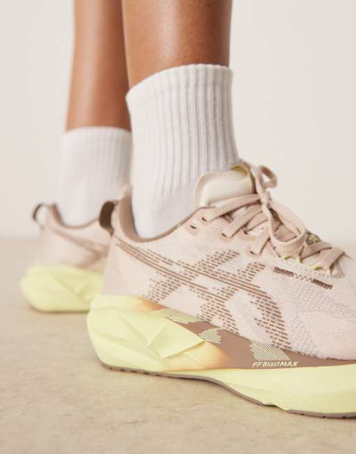 Asics – Novablast 5 – Beige och brungrå löparskor, 4 av 5