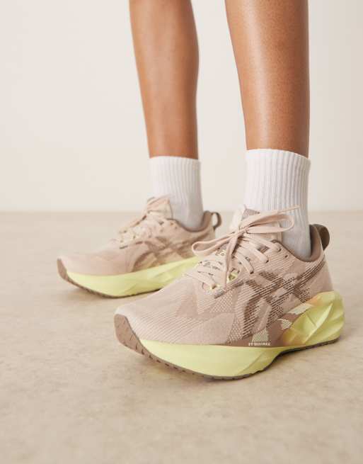 Asics - Novablast 5 - Beige og gråbrune løbesneakers, 3 af 5