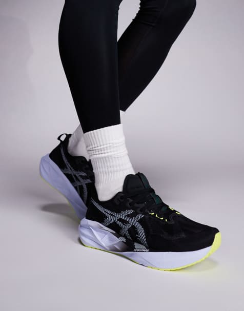 Asics – Novablast 5 – Laufschuhe in Schwarz und Blue Fade - view 1