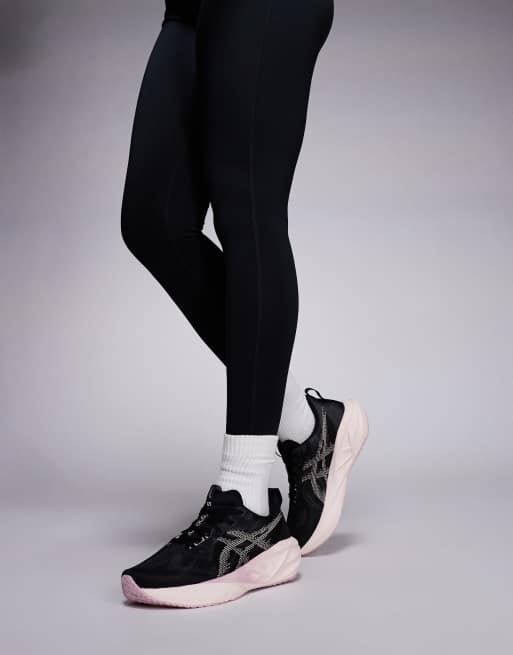 Asics – Novablast 5 – Laufschuhe in Schwarz und Perlenrosa, 5 von 5