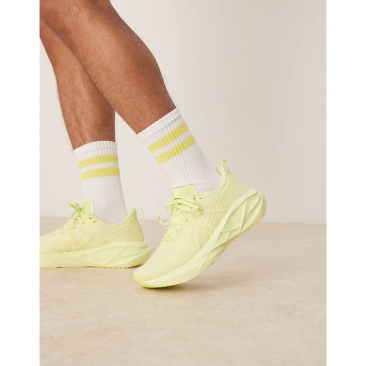 Asics Novablast 5 Lite-Show running trainers in lite-show and