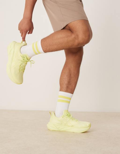 Asics - Novablast 5 Lite-Show - Sneakers da corsa giallo huddle e riflettente, 3 di 5