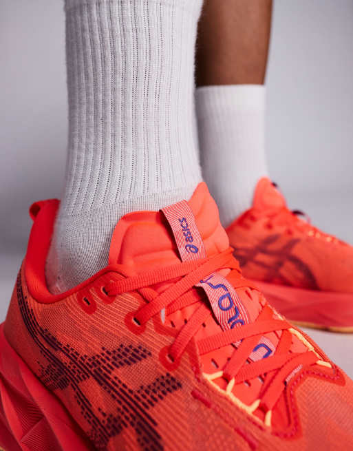 Asics - Novablast 5 - Røde sneakers med lilla detaljer, 3 af 5