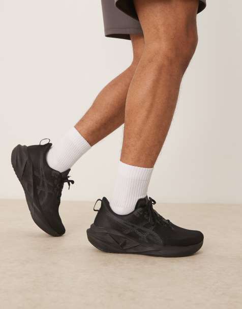Asics Novablast 5 running trainers in black and carrier grey - view 1