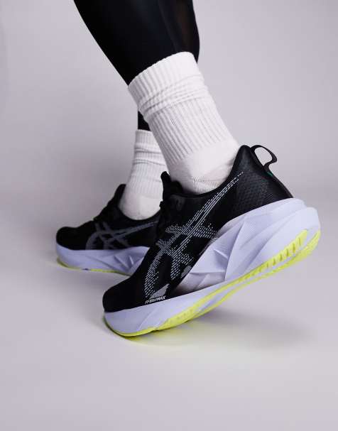 Asics – Novablast 5 – Svarta och blekblå löparskor - view 1