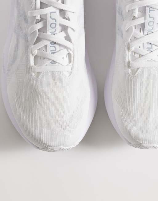 Asics Novablast 5 trainers in white, 3 of 5