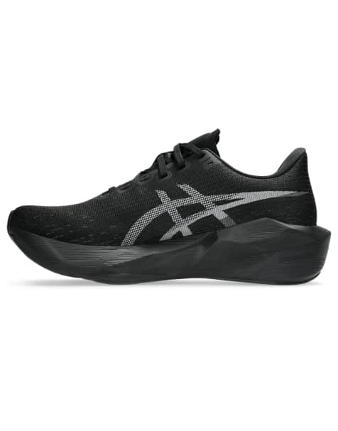 Asics Novablast 6 baskets de running en noir total - view 1