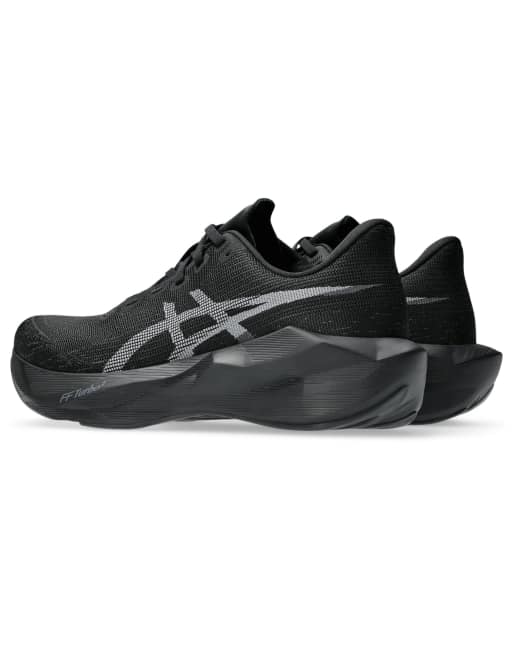 Asics Novablast 6 baskets de running en noir total, 3 de 4