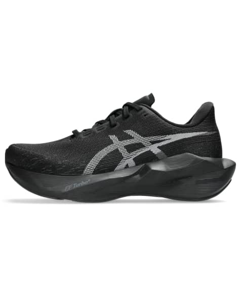 ASICS Novablast 6 löparskor i triple black - view 1