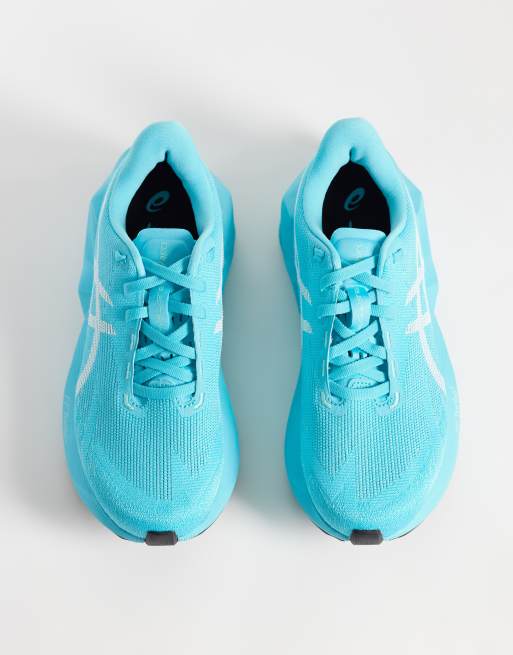 ASICS Novablast 6 sneakers da corsa in azzurro e bianco, 3 di 5