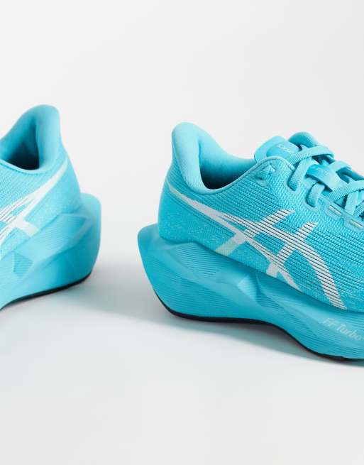 ASICS Novablast 6 sneakers da corsa in azzurro e bianco, 4 di 5