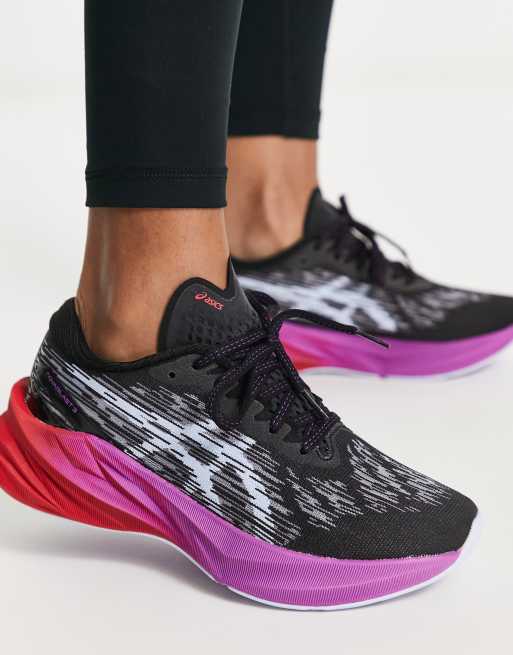 Asics Running - Novablast 3 - Sneakers i sort og pink 