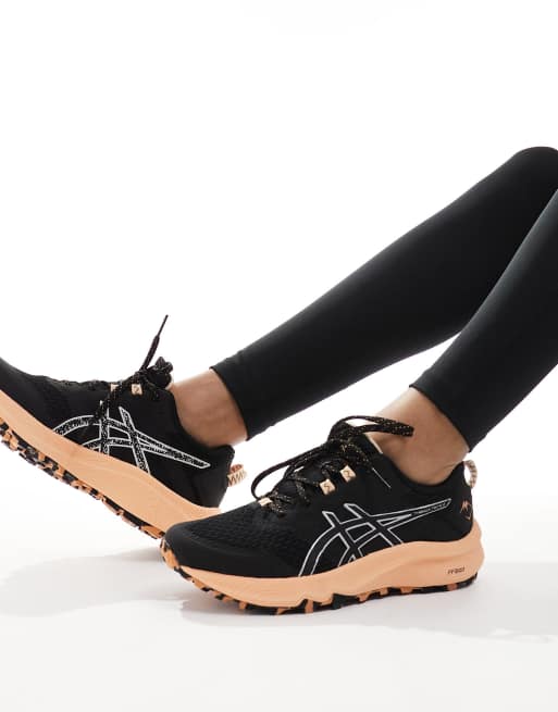 Asics - Trabuco Terra 2 Trail Running - Sneakers med chunky sål i sort og ferskenfarvet