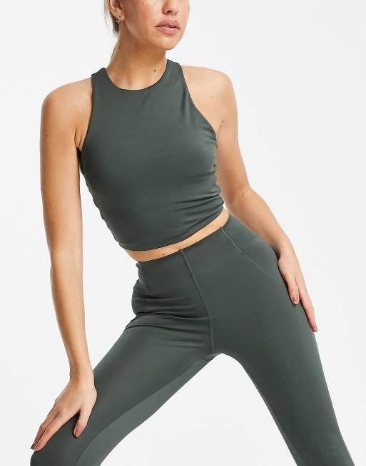 ASOS 4505 - Clean performance - Canotta tecnica con dorso a vogatore e reggiseno interno