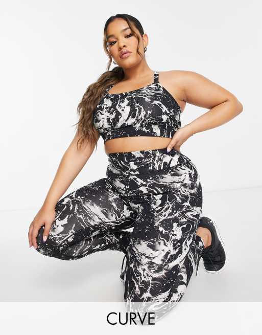 ASOS 4505 Curve – Biustonosz sportowy do jogi ze średnim podtrzymaniem, w marmurkowy wzór