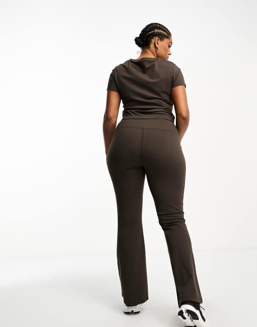 ASOS 4505 Curve – Brązowe dopasowane legginsy dzwony z miękkiego w dotyku materiału