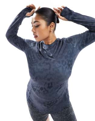ASOS 4505 Curve - Hardlooptop met lange mouwen in luipaardprint met kleurverloop