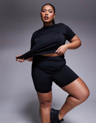 Asos 4505 Curve Icon 5 Inch Quick Dry Legging Shorts With Zip Phone Pocket In Black