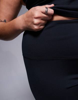 Asos 4505 Curve Icon Booty Sculpt Gym Leggings With Inner Pocket In Black