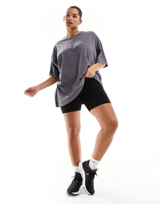 ASOS 4505 Curve - Icon - Firkantet, tung og oversized T-shirt i forvasket sort og hurtigtørrende materiale