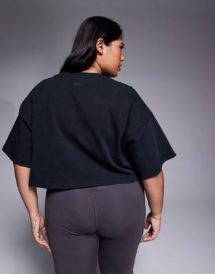 Asos Design 4505 Curve Icon Heavyweight Cotton Cropped T-shirt With Quick Dry Finish In Washed Black
