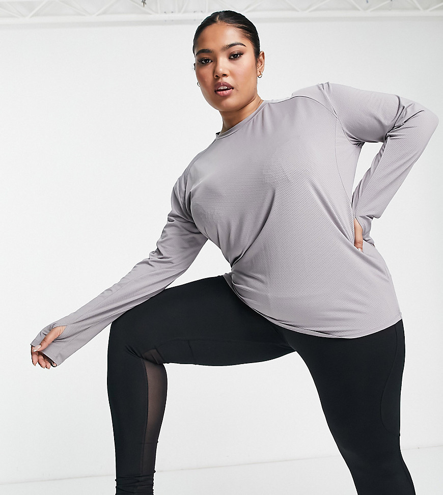 Plus-size sports top by ASOS 4505 Rep and repeat Crew neck Long sleeves Thumbhole cuffs Regular fit