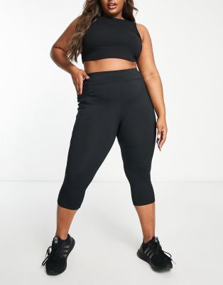 Black Capri Sports Leggings