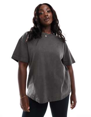 ASOS 4505 Curve - Icon - Schweres, schnelltrocknendes T-Shirt in verwaschenem Schwarz mit kastigem Oversize-Schnitt