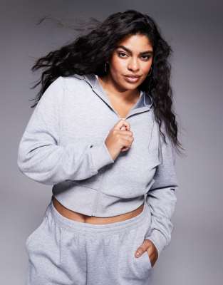 ASOS 4505 Curve - Kurz geschnittener Sport-Kapuzenpullover in meliertem Grau