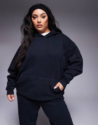 ASOS 4505 Curve - Schwerer, schnell trocknender Trainingskapuzenpullover in verwaschenem Schwarz