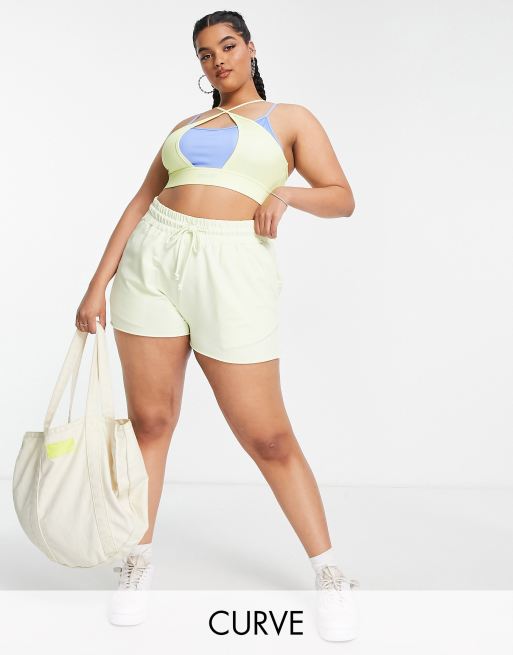 ASOS 4505 Curve - Short de sport en jersey - Vert clair