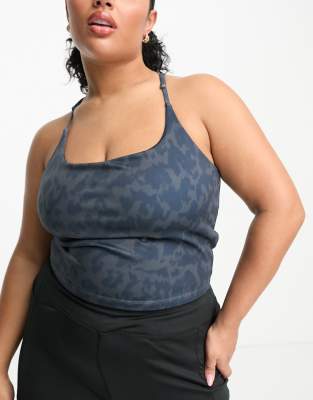 ASOS 4505 Curve - Yoga-Camisole mit integriertem BH, abgestuftem Leopardenmuster und Logo-Bunt