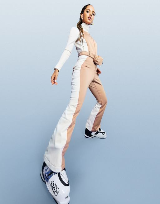 ASOS 4505 Figurbetonter Ski Jumpsuit mit ausgestelltem Bein und abnehmbarem Geldgurtel ASOS