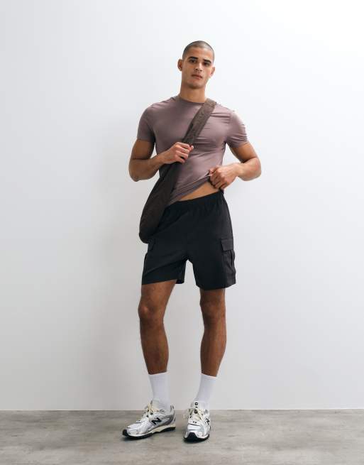 ASOS 4505 Icon 7 inch hurtigtørrende trænings-cargoshorts med lynlåslommer i mørkegrå, 2 af 5