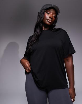 ASOS - 4505 Icon Curve - Schnell trocknendes Sport-T-Shirt in Schwarz mit Oversize-Passform