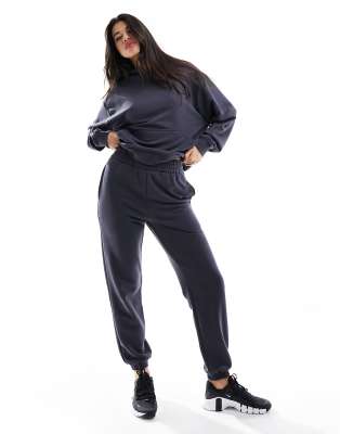 ASOS 4505 - Icon - Jogginghose in verwaschenem Schwarz mit Fleece-Innenseite