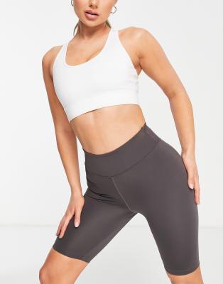 ASOS 4505 - Icon - Leggings-Shorts in Anthrazit mit formendem Detail am Po, 20 cm Schrittlänge-Grau