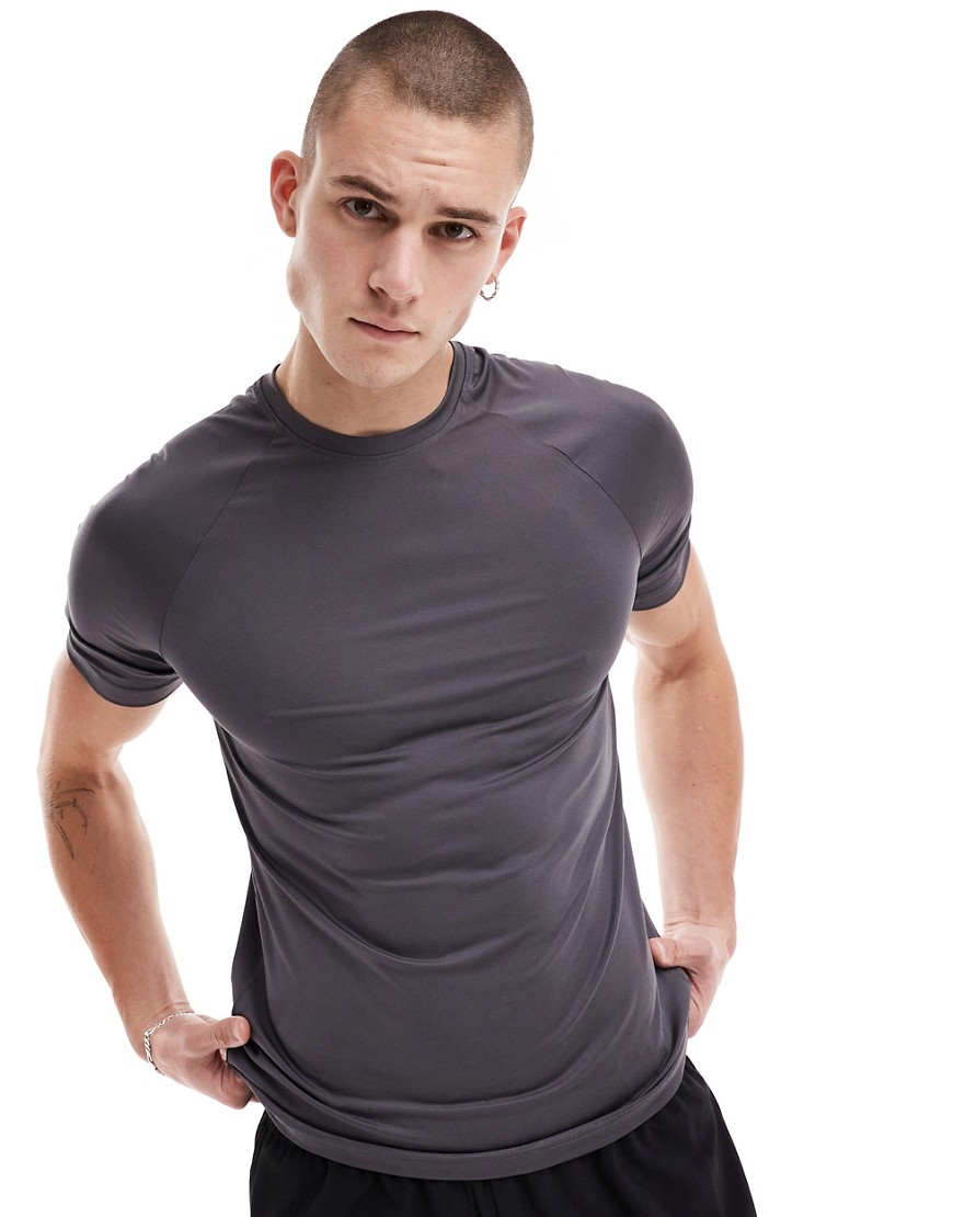 ASOS 4505 Icon muscle fit training t-shirt with quick dry in charcoal-Grey