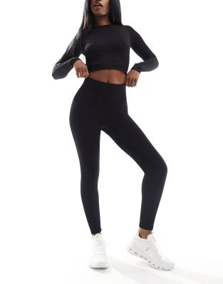 ASOS 4505 - Icon - Nahtlose, gerippte Sport-Leggings in Schwarz mit 7/8-Länge