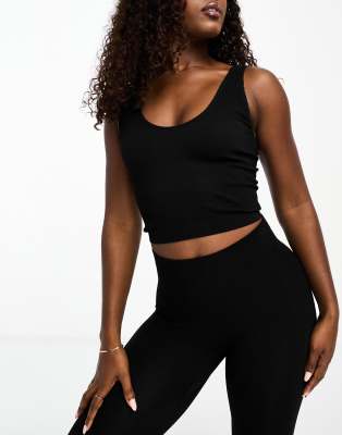 ASOS 4505 - Icon - Nahtloses geripptes Top in Schwarz mit tiefem Ausschnitt