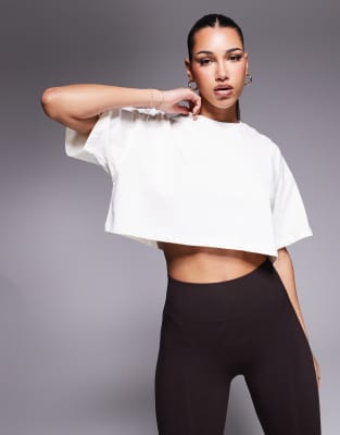 ASOS 4505 - Icon - Schweres Cropped-T-Shirt aus Baumwolle mit schnelltrocknendem Finish in Wollweiß