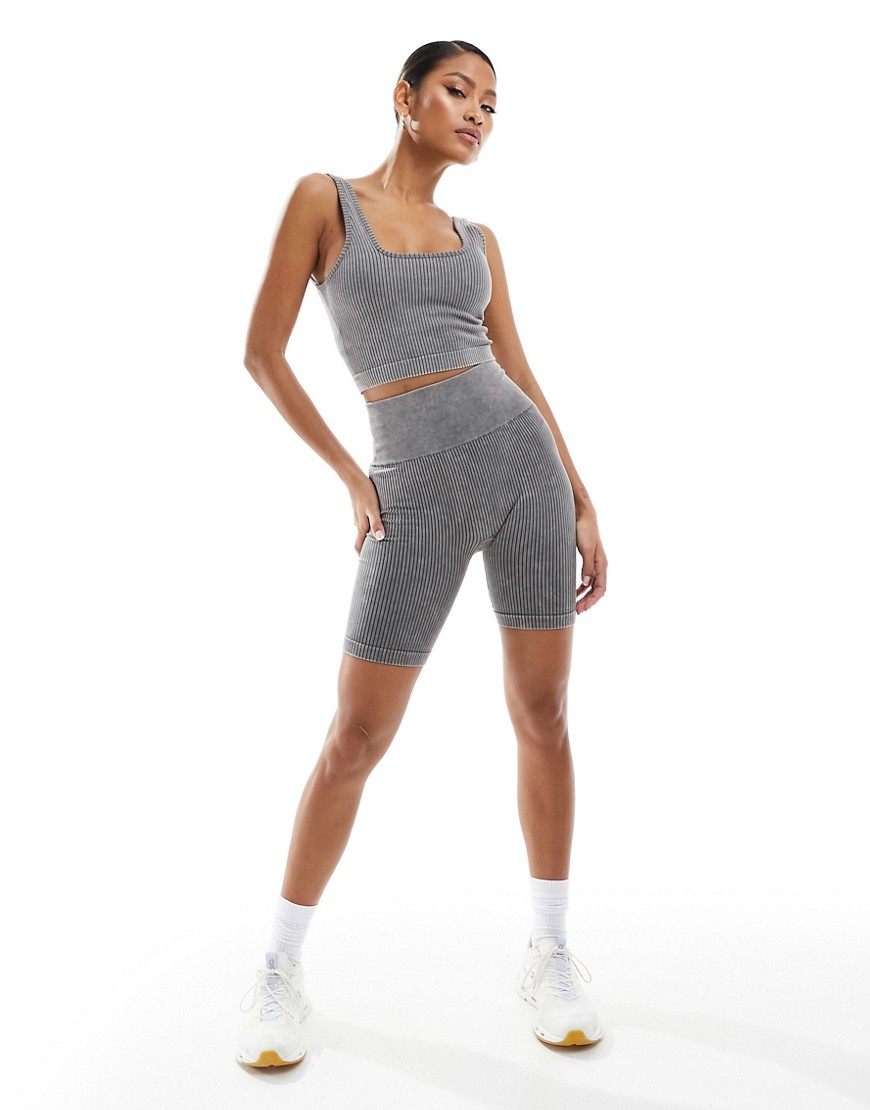 4505 Icon seamless rib 8 inch legging short with quick dry in washed gray