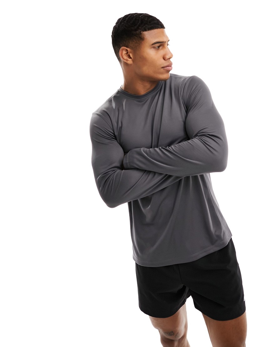 ASOS 4505 Icon slim fit long sleeve training t-shirt in mesh peformance fabric with quick dry in cha