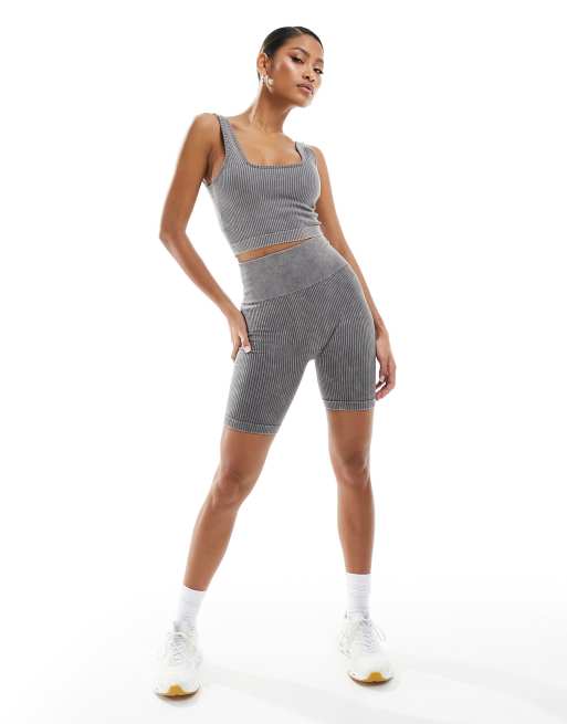 ASOS 4505 - Icon - Sømløse ribstrikkede 8-tommer leggingsshorts i hurtigtørrende forvasket gråt materiale